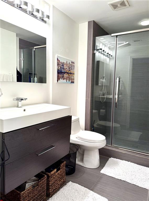 195 14th Street Northeast, Unit 312 Atlanta, GA 30309 - Photo 21 of 33 a bathroom with a sink toilet and shower