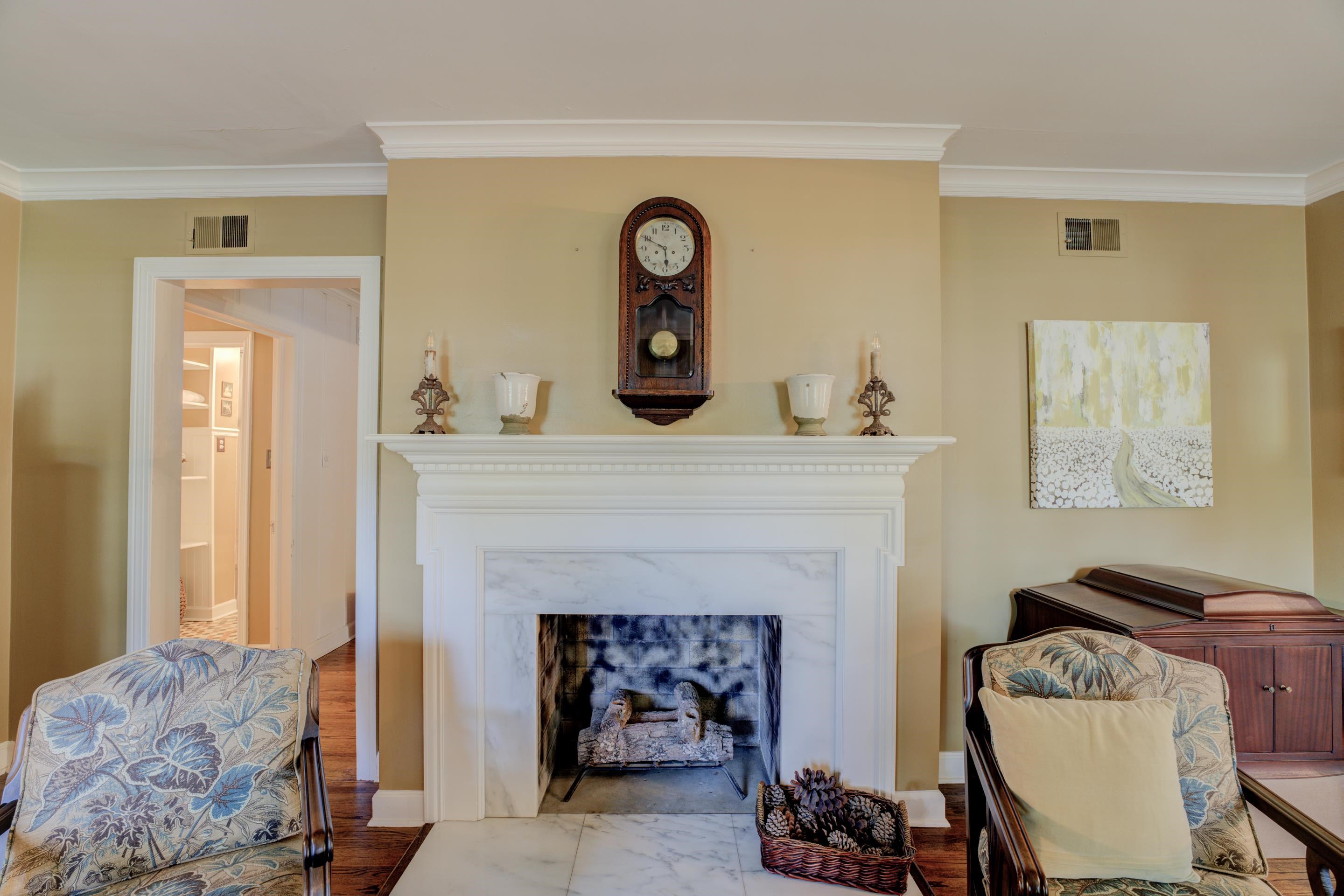 136 North Rose Road Memphis, TN 38117 - Photo 6 of 27 a living room with furniture and a fireplace