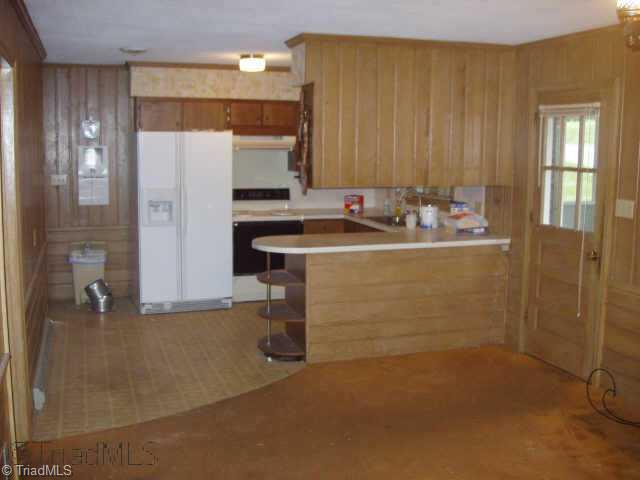 2980 Northbridge Road Winston-Salem, NC 27103 - Photo 4 of 8 Other. Kitchen Open to Dining Area and Screened Porch.
