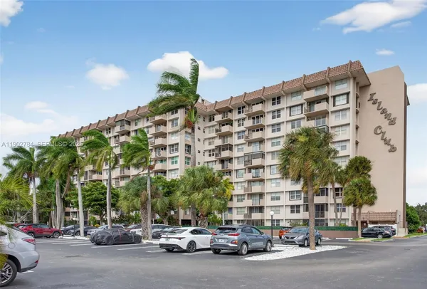 $199,900 | 777 South Federal Highway, Unit RP305, Pompano Beach, FL 33062