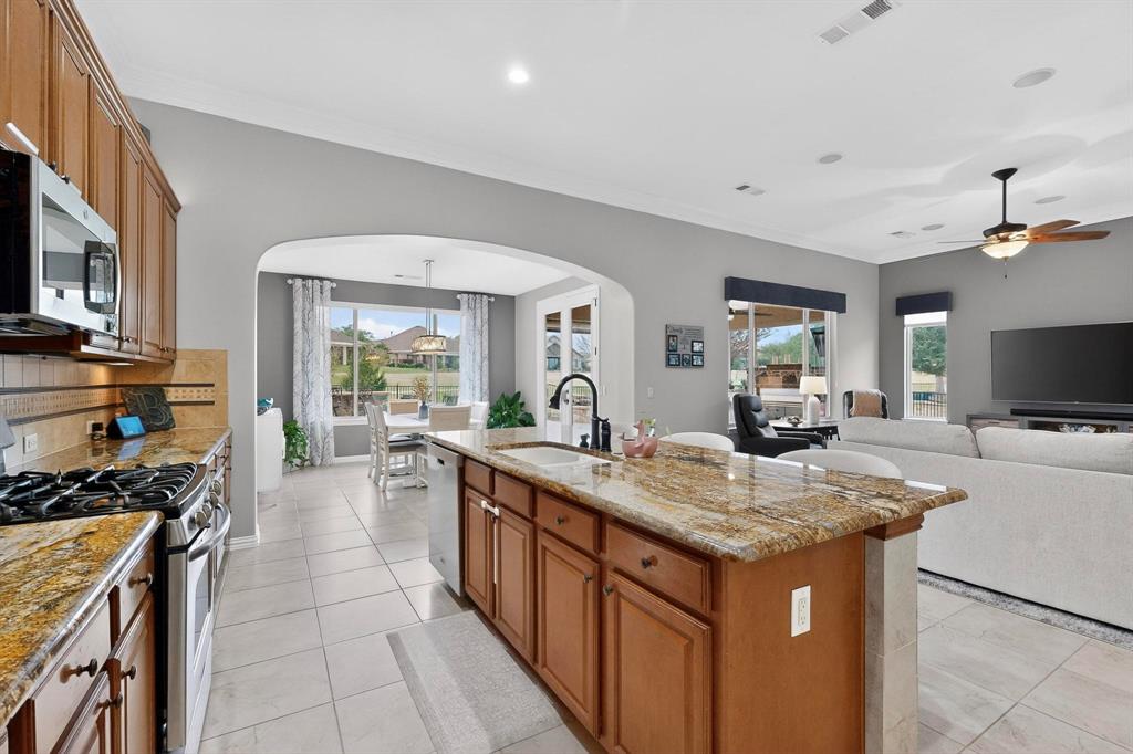 8805 Compton Street Denton, TX 76207 - Photo 9 of 40