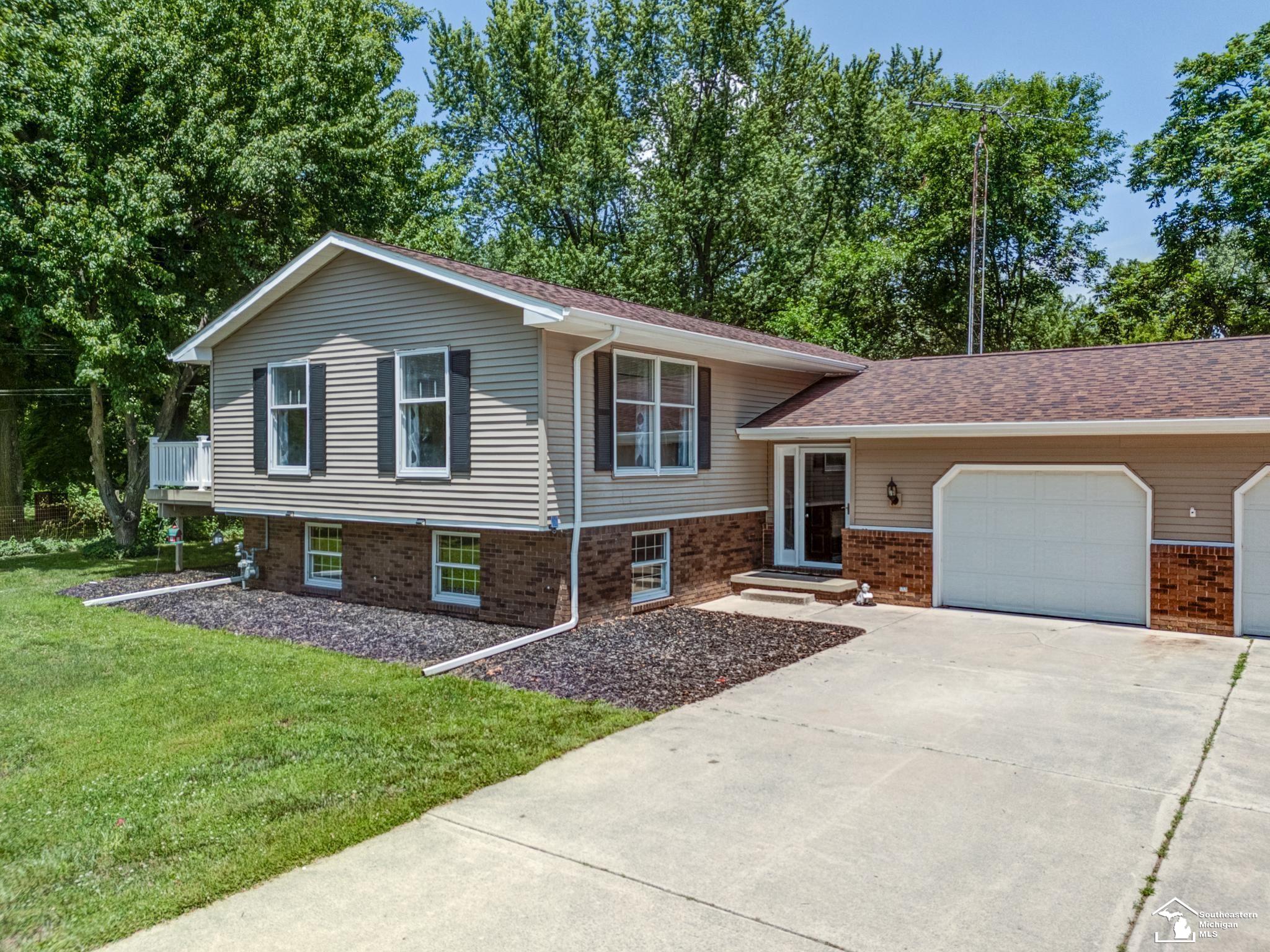 8870 Dixon Road Monroe, MI 48161 - Photo 5 of 45