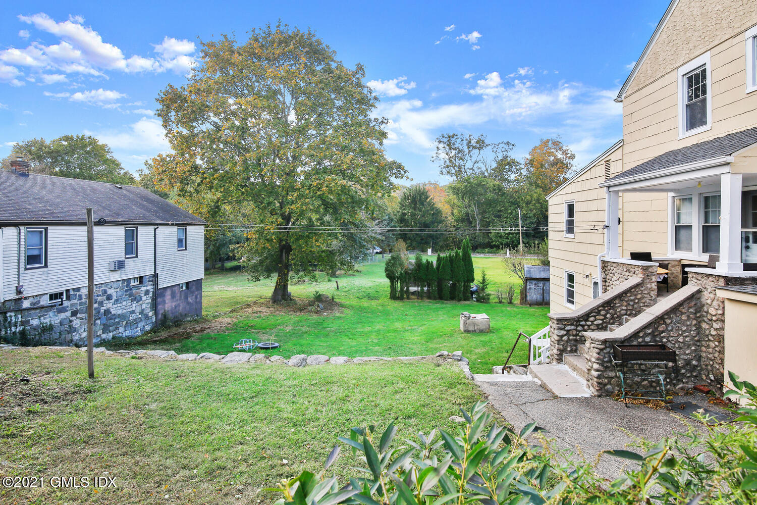 530 River Road, Unit 2 Cos Cob, CT 06807 - Photo 2 of 19 530 River Rd Cos Cob CT 06807-large-026-