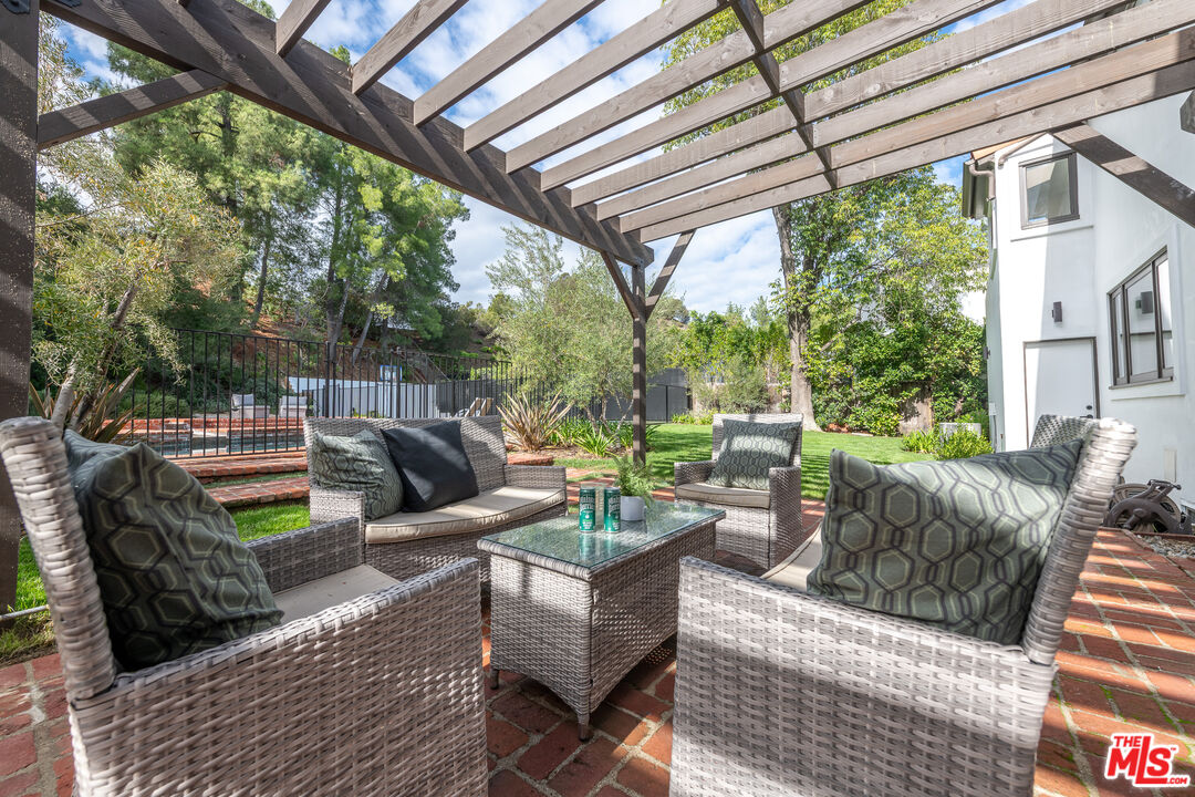 17153 Adlon Road Encino, CA 91436 - Photo 43 of 56 Gallery Image 43