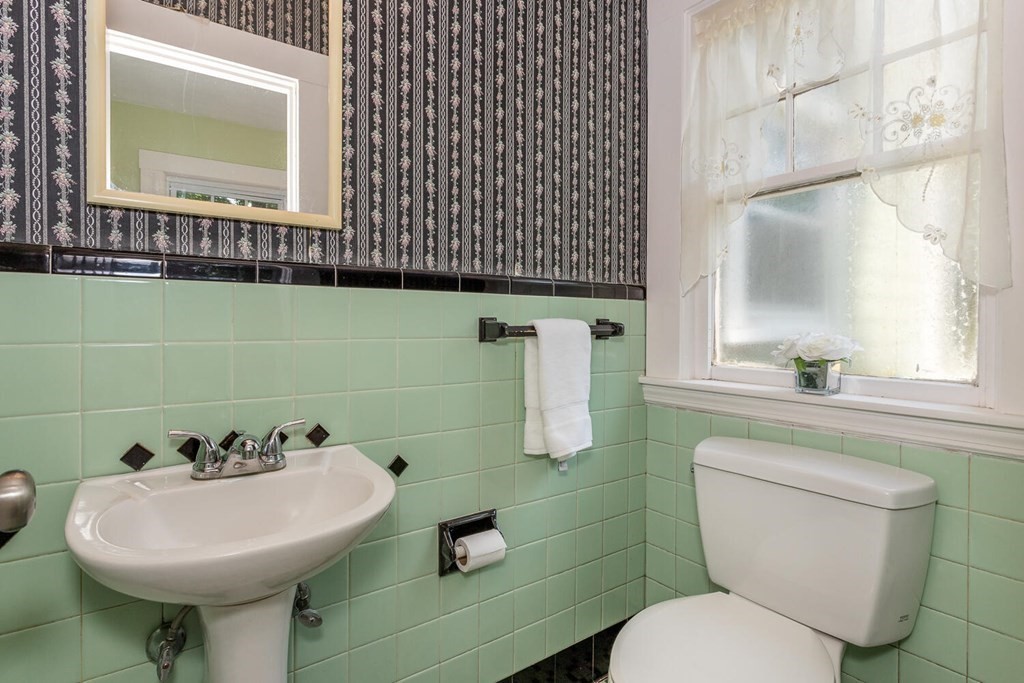 1379 Washington Street Canton, MA 02021 - Photo 10 of 20