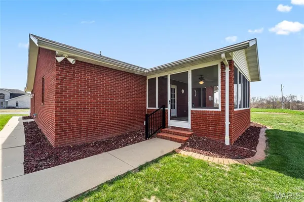 $230,000 | 725 Lone Oak Street, St. Libory, IL 62282