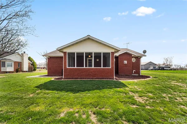 $230,000 | 725 Lone Oak Street, St. Libory, IL 62282