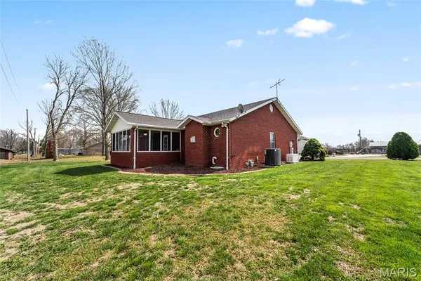 $230,000 | 725 Lone Oak Street, St. Libory, IL 62282
