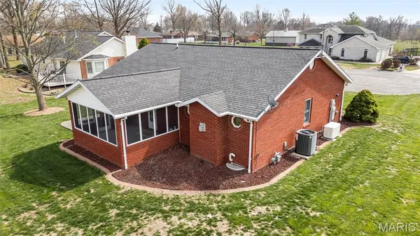 $230,000 | 725 Lone Oak Street, St. Libory, IL 62282