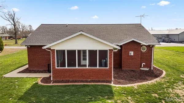 $230,000 | 725 Lone Oak Street, St. Libory, IL 62282