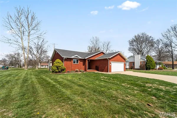 $230,000 | 725 Lone Oak Street, St. Libory, IL 62282