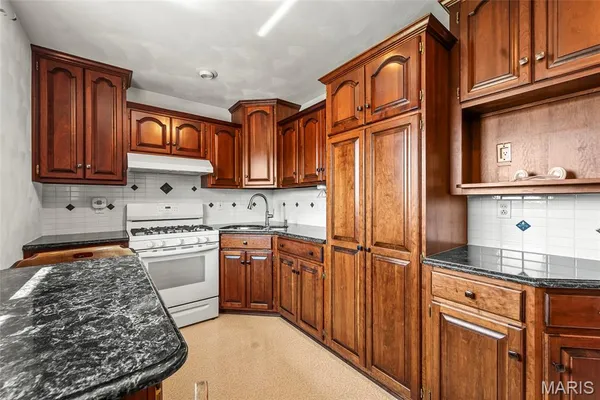 $230,000 | 725 Lone Oak Street, St. Libory, IL 62282