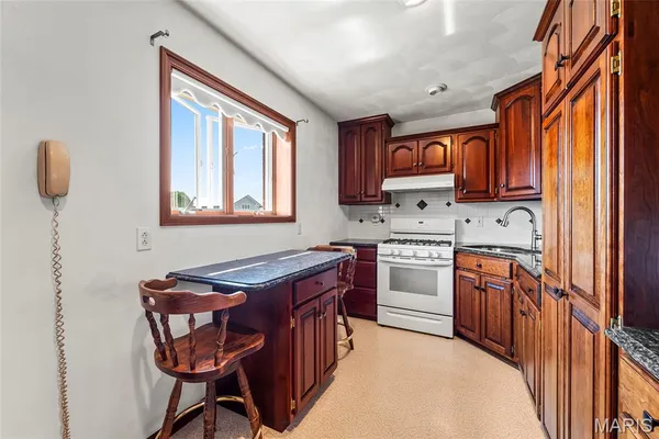 $230,000 | 725 Lone Oak Street, St. Libory, IL 62282