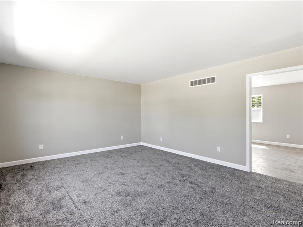 2941 Beach Road Port Huron, MI 48060 - Photo 11 of 30