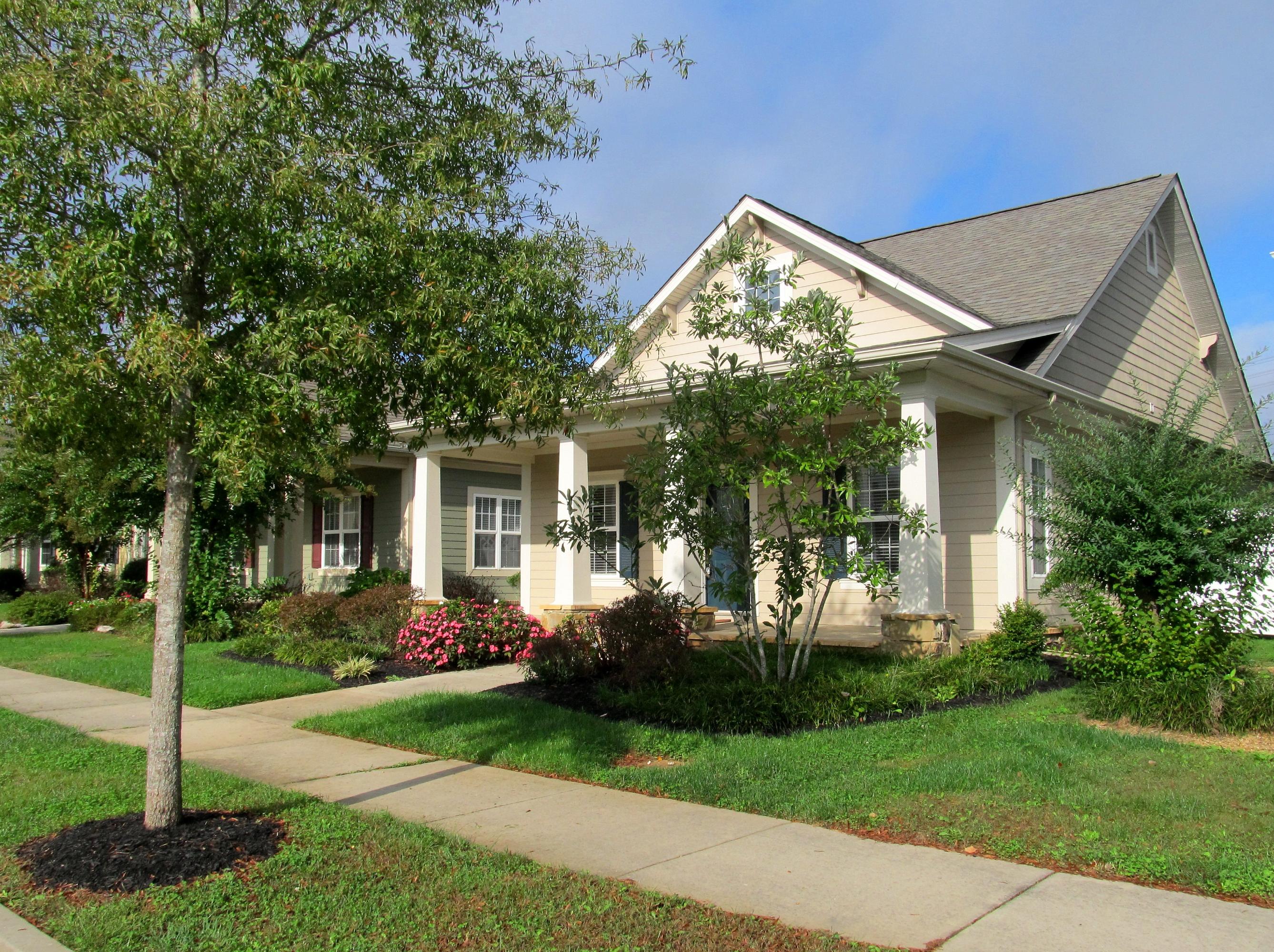 112 Forestberry Street Oak Ridge, TN 37830 - Photo 3 of 23 sidewalks