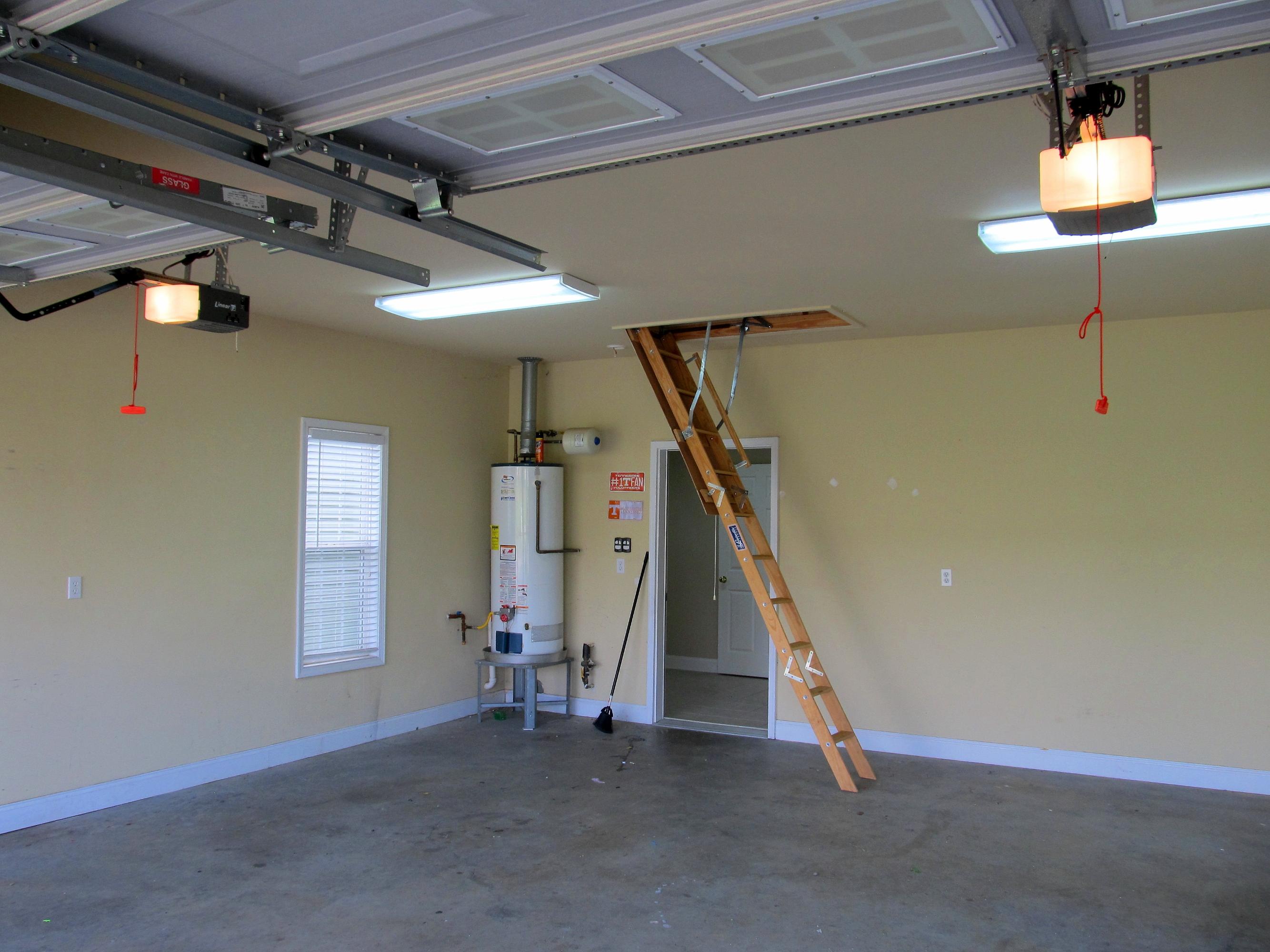 112 Forestberry Street Oak Ridge, TN 37830 - Photo 22 of 23 garage