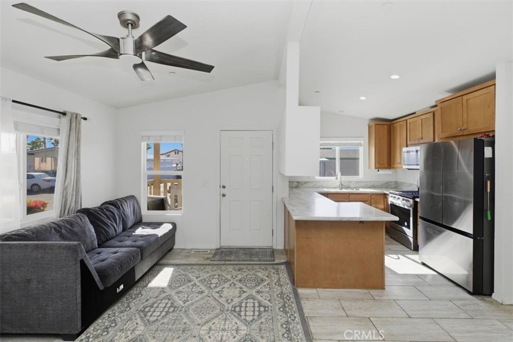 17640 Corkill Road, Unit 36 Desert Hot Springs, CA 92241 - Photo 5 of 33