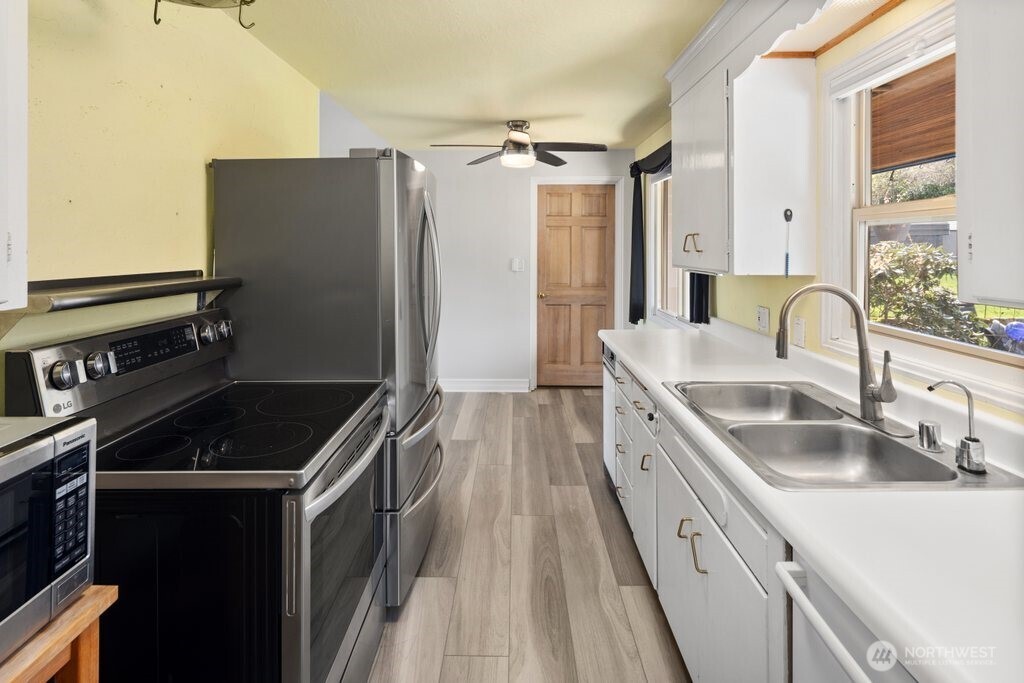 226 Bridgeway Everett, WA 98201 - Photo 11 of 28