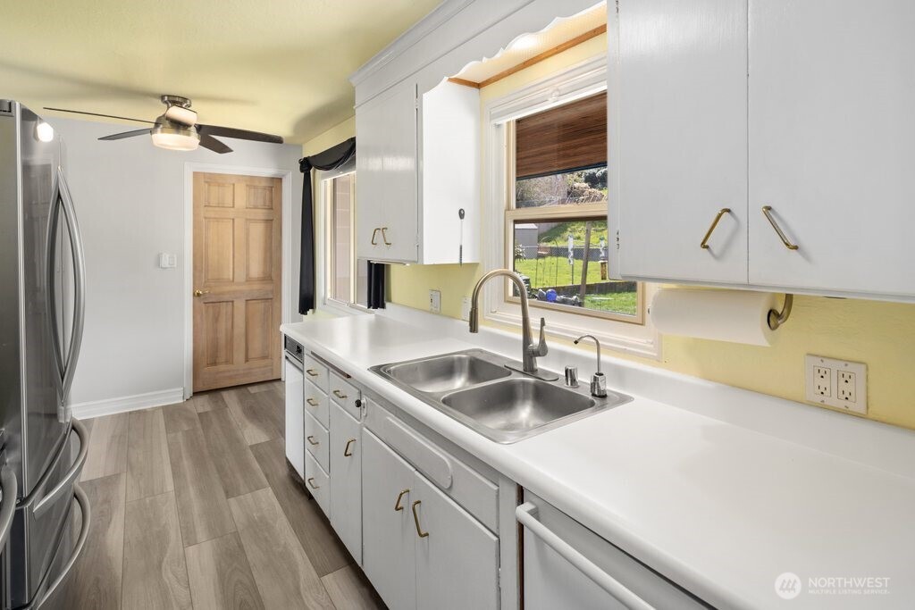 226 Bridgeway Everett, WA 98201 - Photo 12 of 28