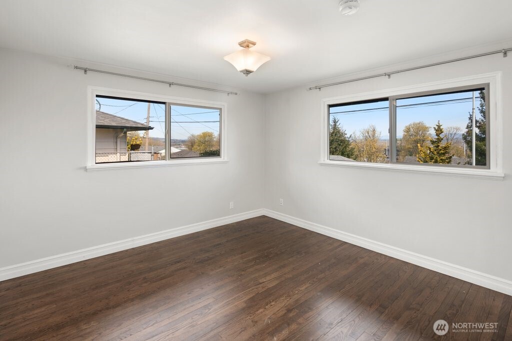 226 Bridgeway Everett, WA 98201 - Photo 16 of 28