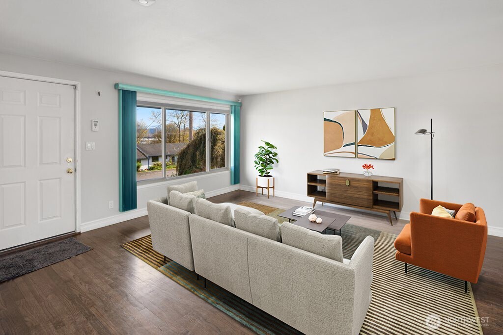 226 Bridgeway Everett, WA 98201 - Photo 4 of 28