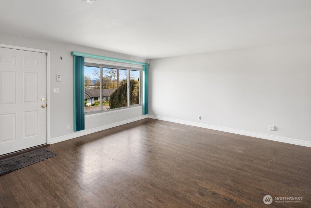 226 Bridgeway Everett, WA 98201 - Photo 5 of 28