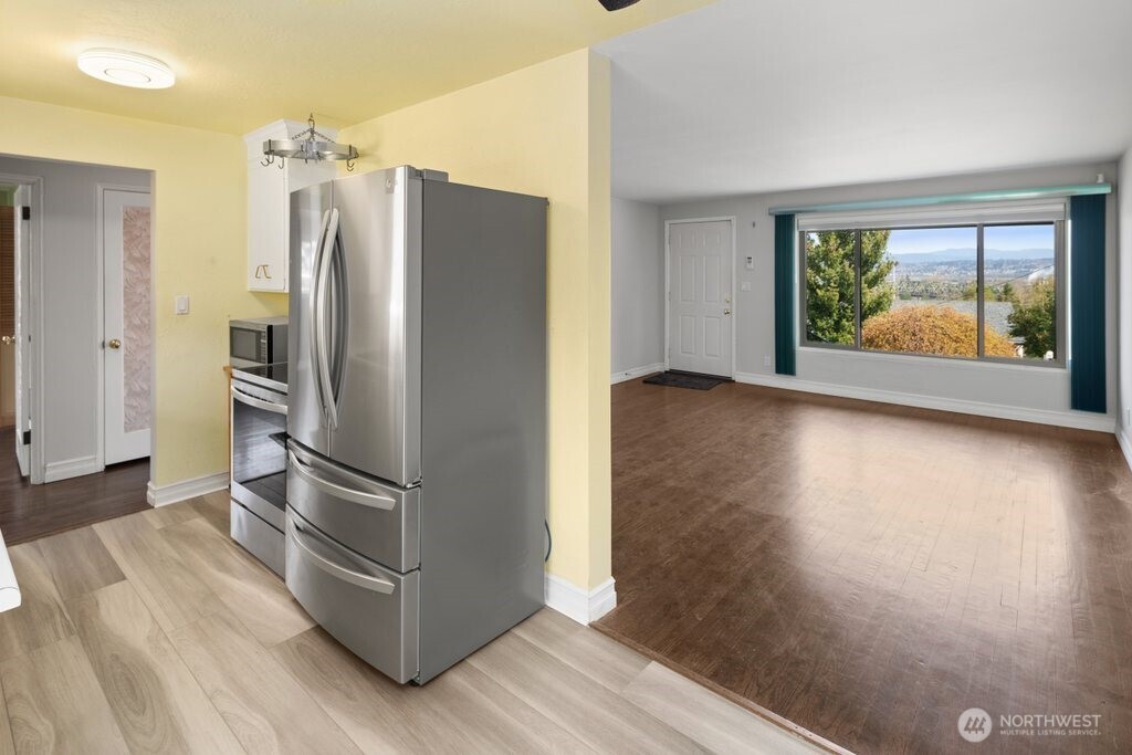 226 Bridgeway Everett, WA 98201 - Photo 9 of 28