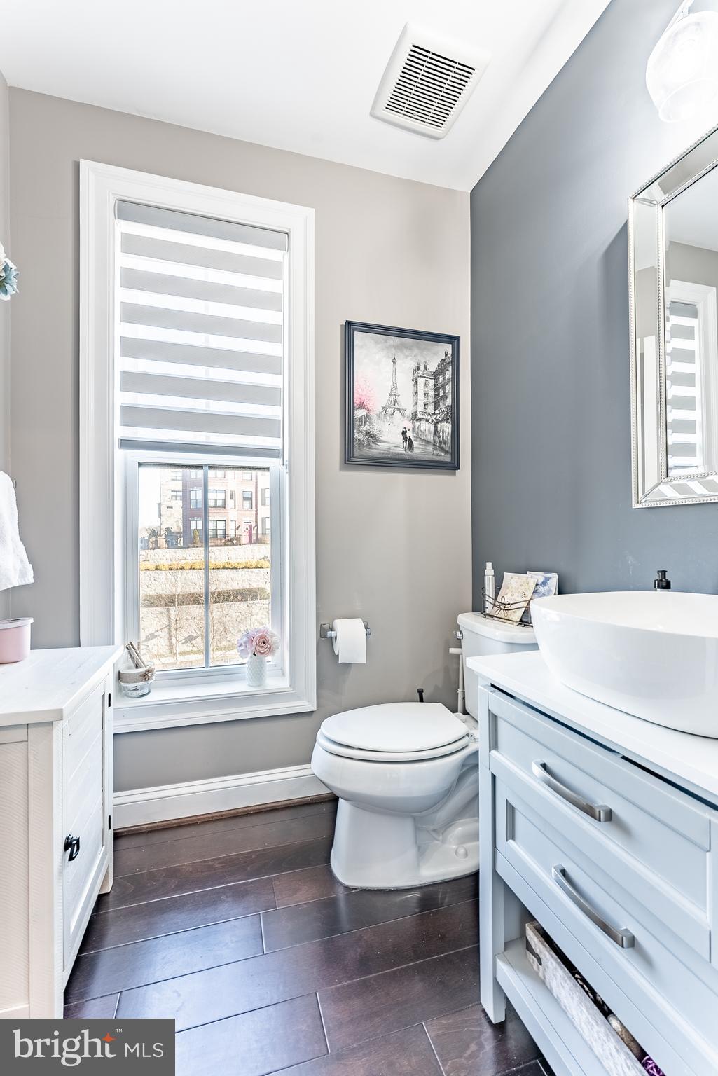 500 Riversail Lane, Unit 438 Oxon Hill, MD 20745 - Photo 10 of 54 a bathroom with a sink a toilet and a bathtub