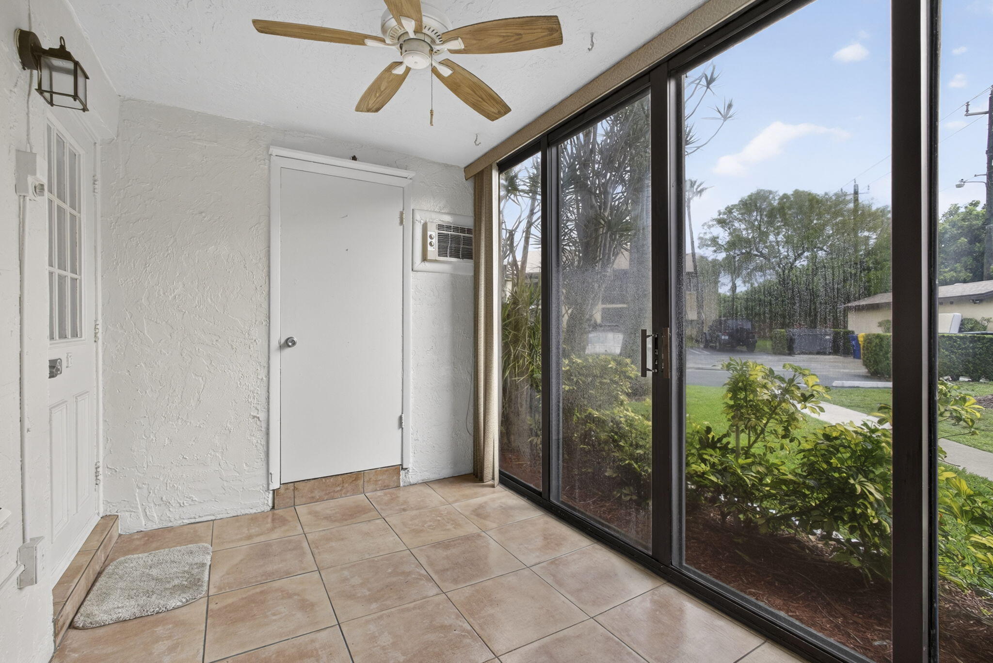 315 Pine Ridge Circle, Unit D1 Greenacres, FL 33463 - Photo 7 of 43 7-web-or-mls-BS1A5012