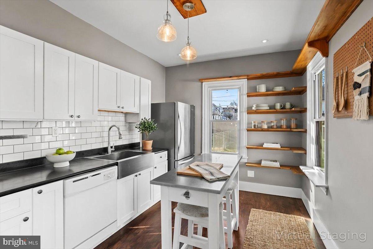 212 Chestnut Street Lebanon, PA 17042 - Photo 14 of 41 **Virtually Staged**