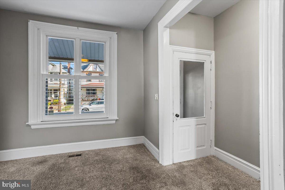 212 Chestnut Street Lebanon, PA 17042 - Photo 4 of 41