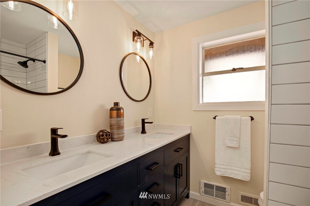 4058 Southwest Donovan Street Seattle, WA 98136 - Photo 22 of 40 Gallery Image 22