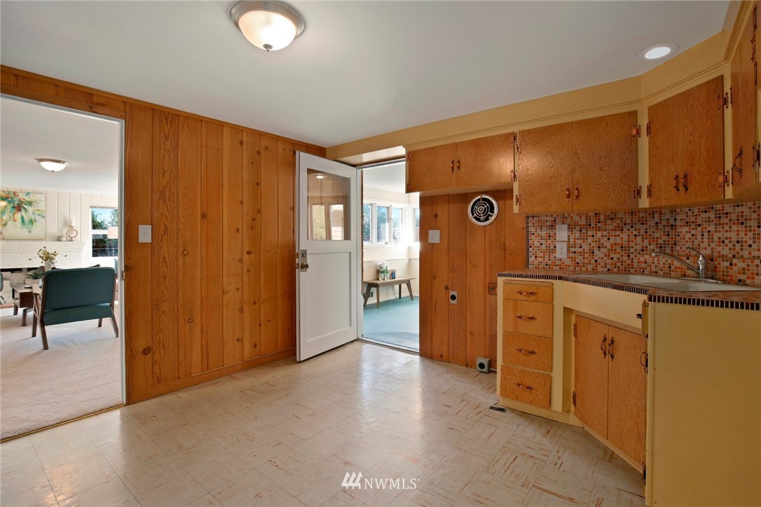 4058 Southwest Donovan Street Seattle, WA 98136 - Photo 34 of 40 Gallery Image 34
