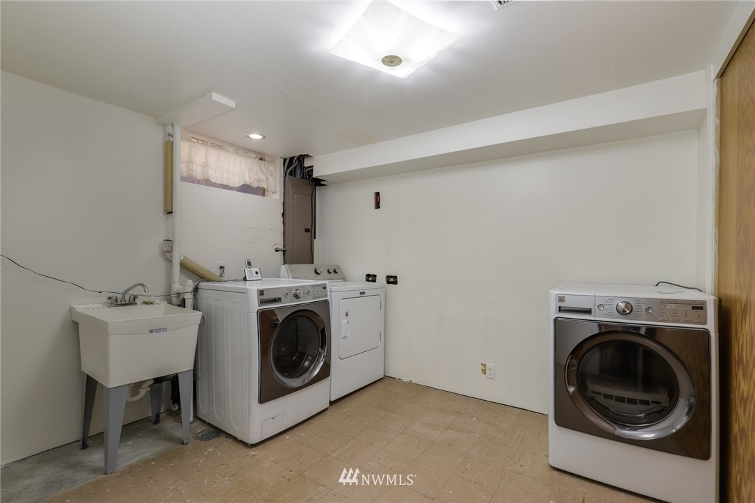 4058 Southwest Donovan Street Seattle, WA 98136 - Photo 35 of 40 Gallery Image 35