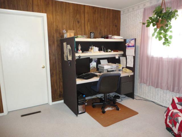 2068 Cloverdale Road Bethlehem, PA 18018 - Photo 11 of 16 Gallery Image 11
