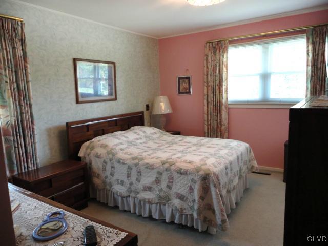 2068 Cloverdale Road Bethlehem, PA 18018 - Photo 10 of 16 Gallery Image 10