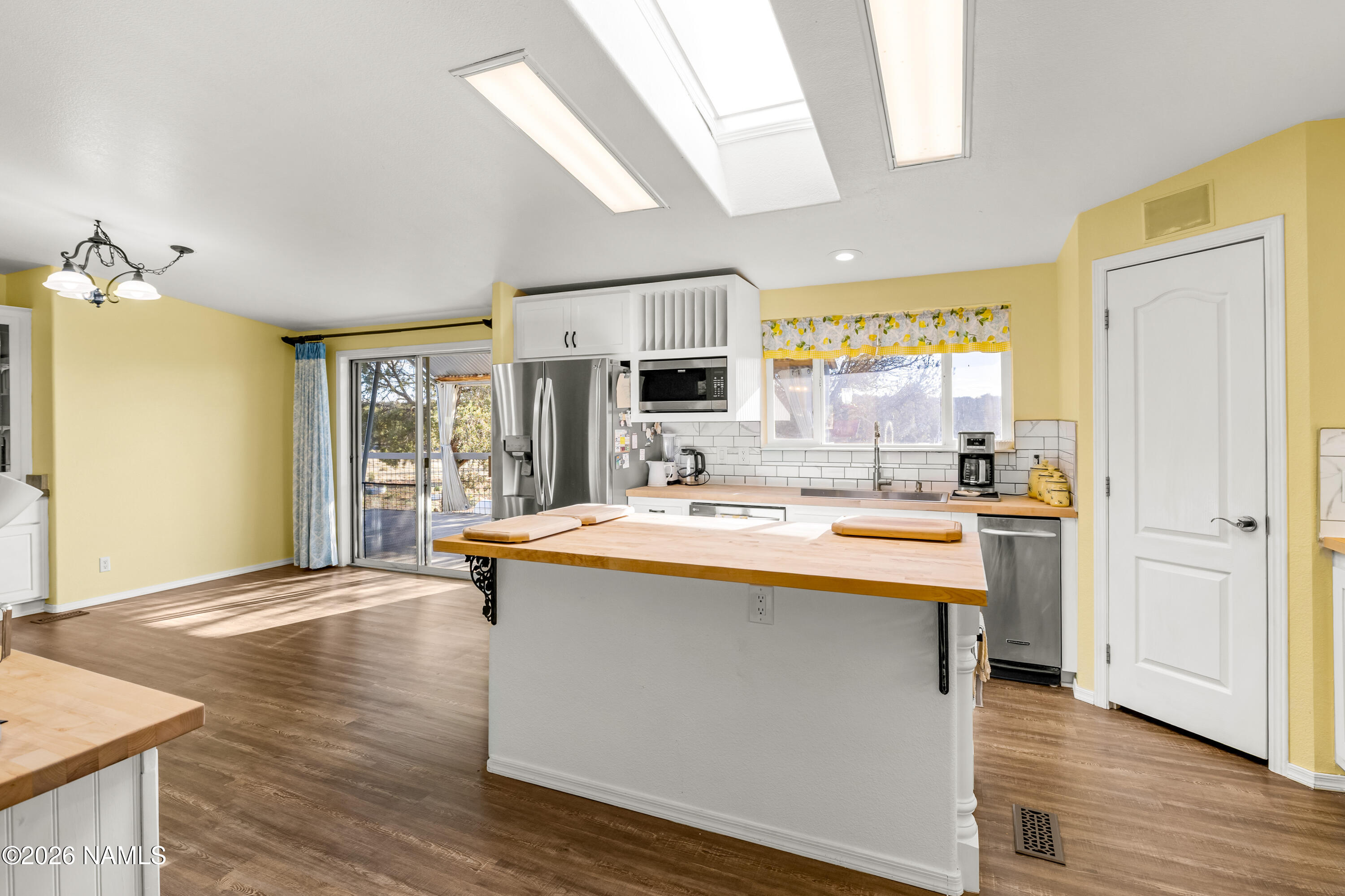 13626 Ravenwood Road Williams, AZ 86046 - Photo 12 of 40 Skylights