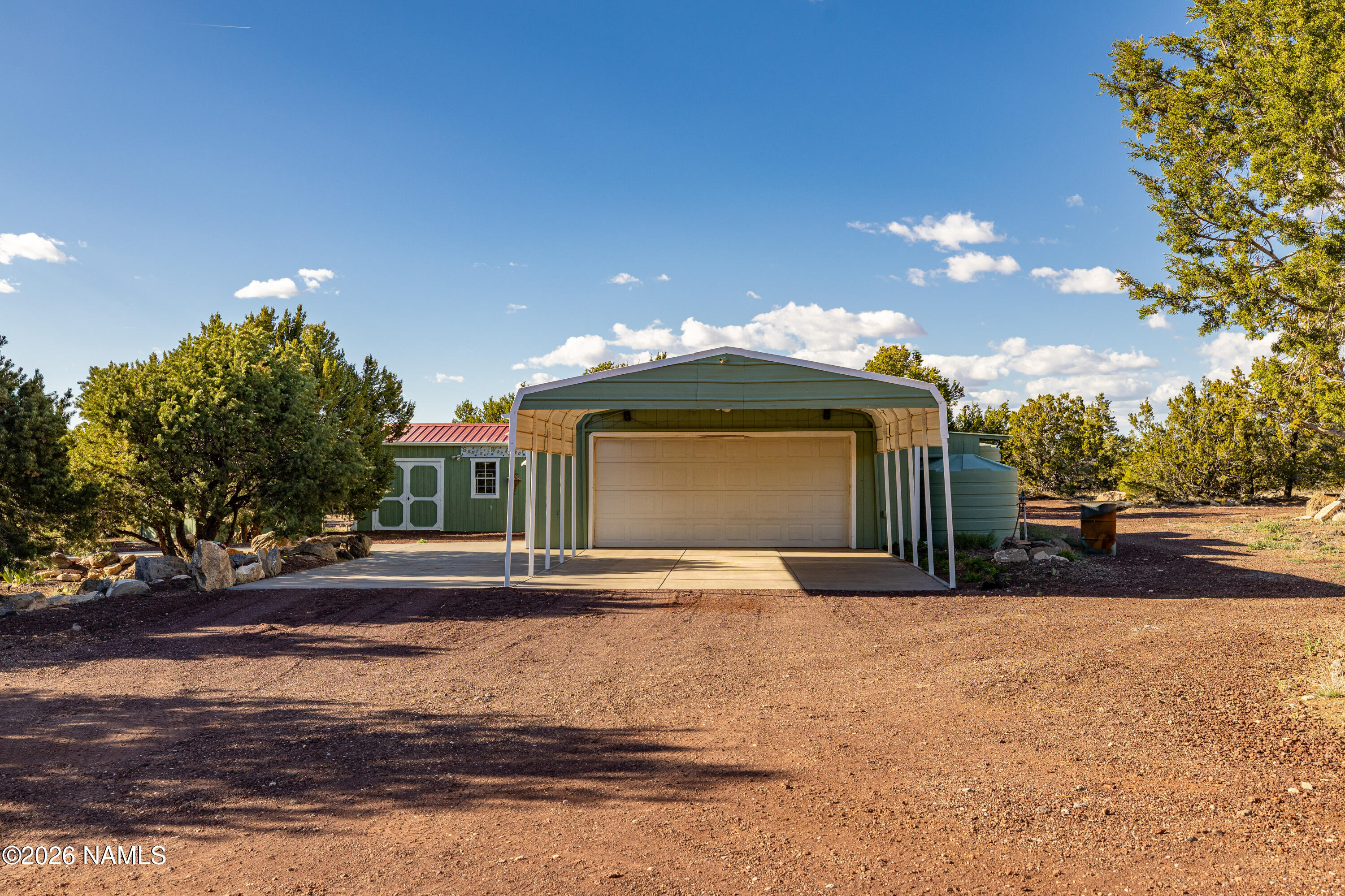 13626 Ravenwood Road Williams, AZ 86046 - Photo 26 of 40 Garage