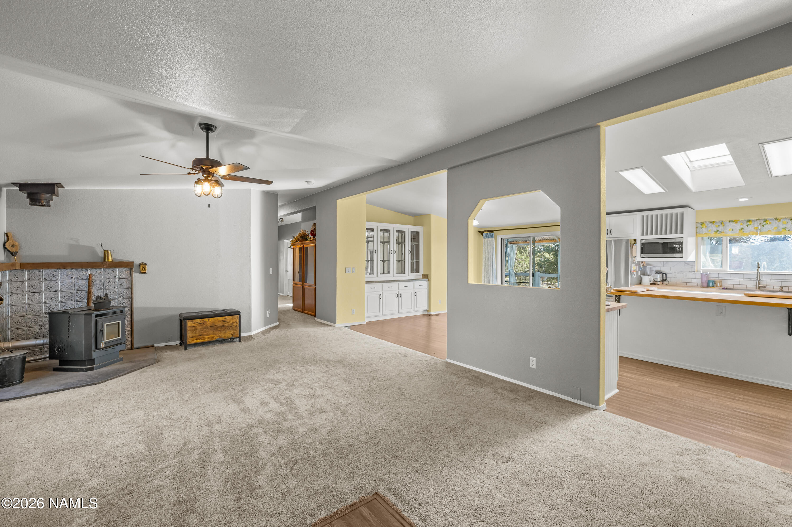 13626 Ravenwood Road Williams, AZ 86046 - Photo 8 of 40 Living/ Kitchen