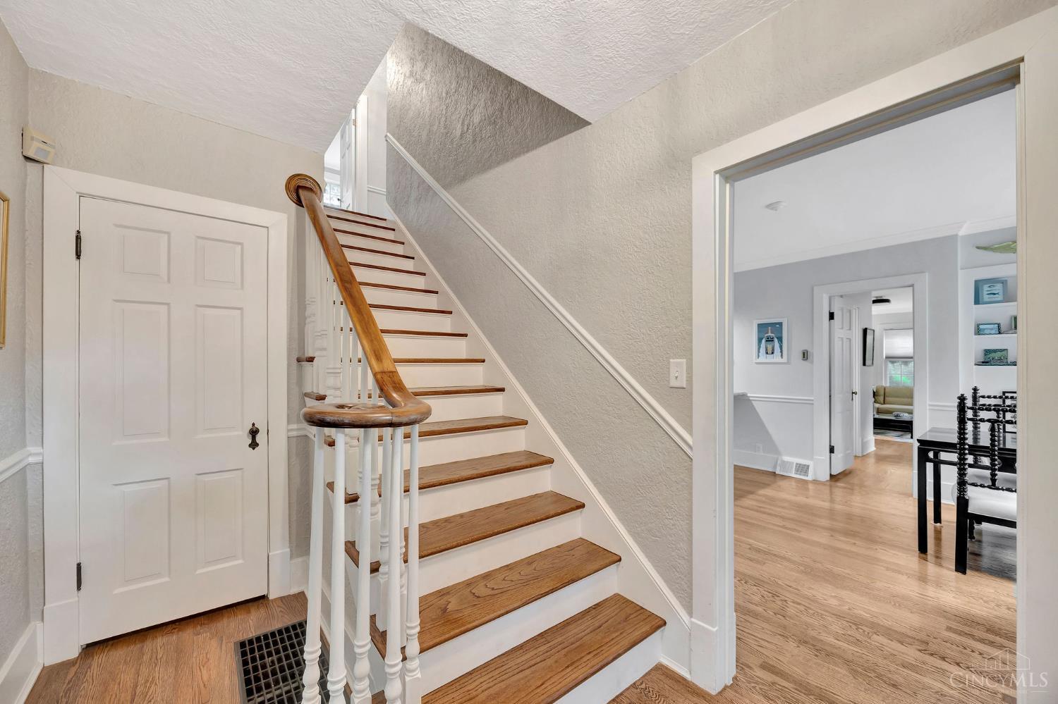 5115 Bonham Road Oxford, OH 45056 - Photo 2 of 24 Entry and attractive staircase