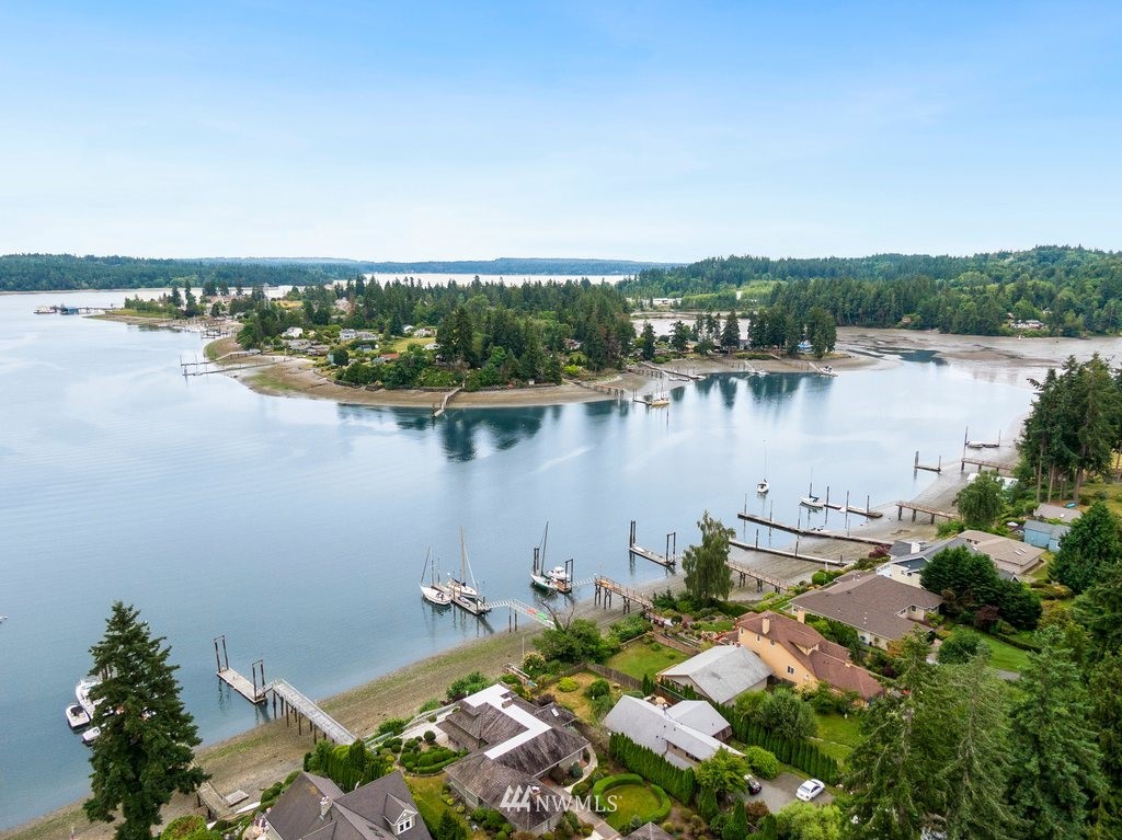 15811 Virginia Point Road Northeast Poulsbo, WA 98370 - Photo 4 of 31 Gallery Image 4