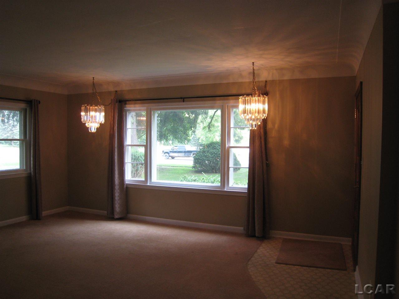 515 North Occidental Road Tecumseh, MI 49286 - Photo 29 of 55 Living Room