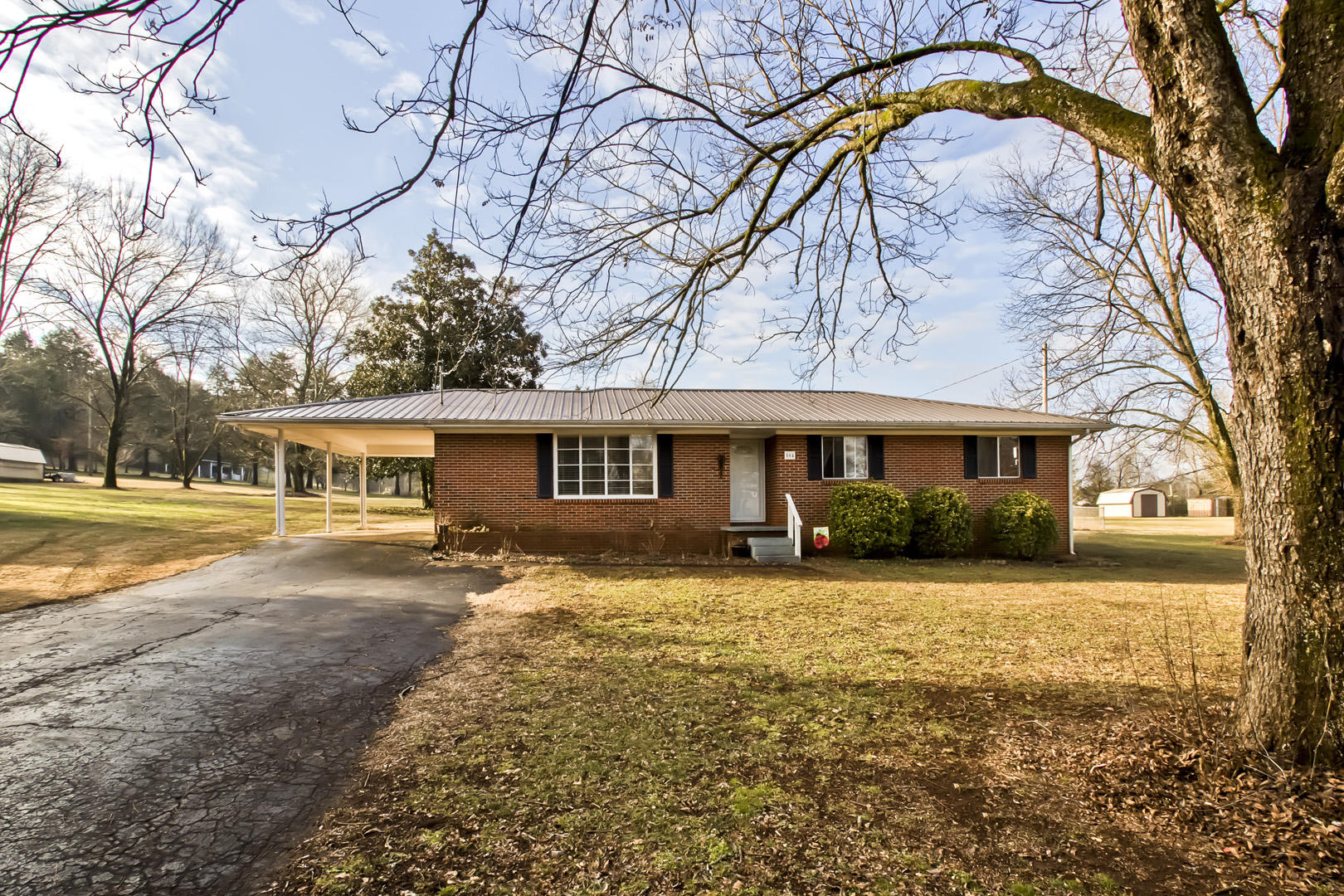 01_MeadowviewLane_504_Front