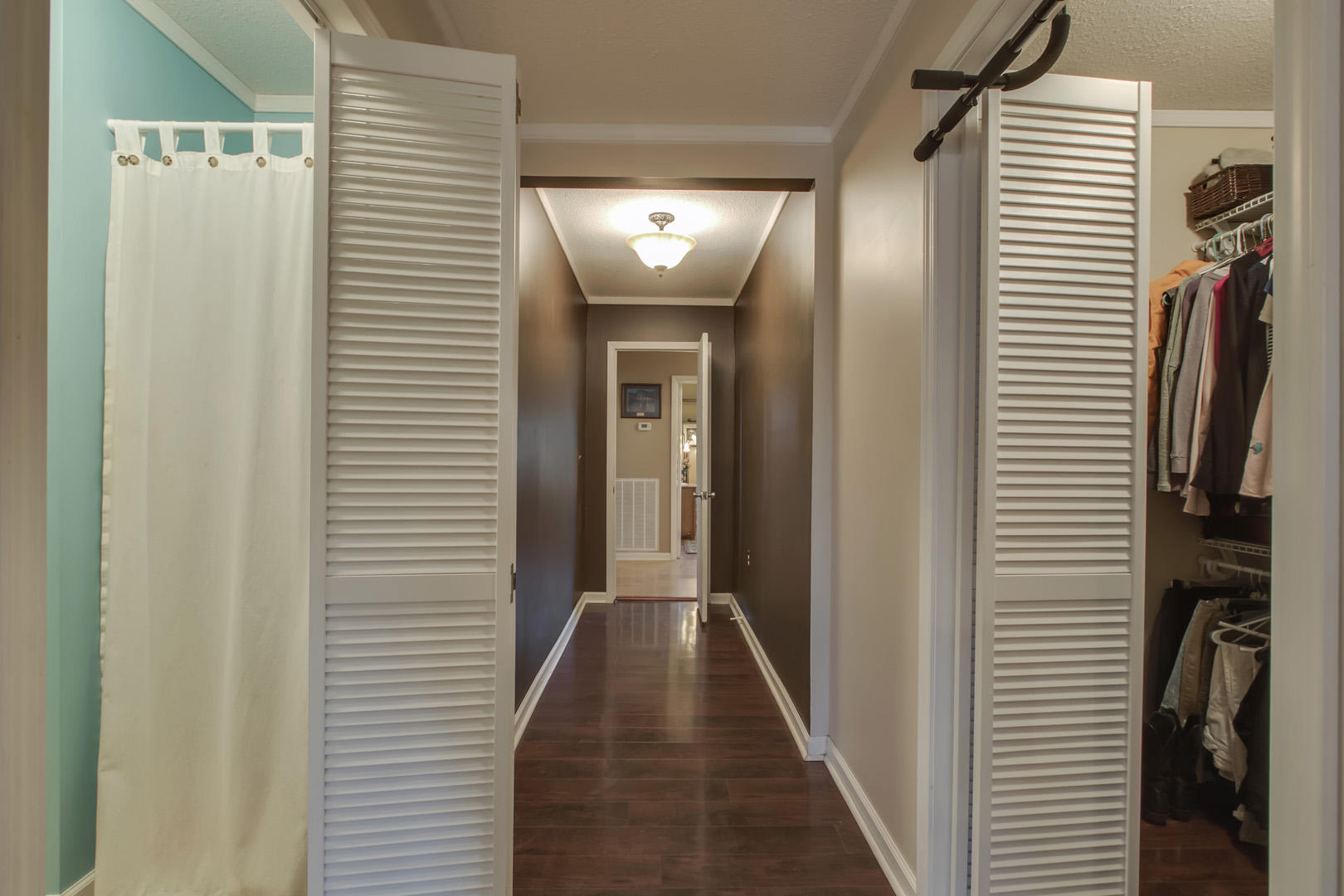 504 Meadowview Lane Decatur, TN 37322 - Photo 24 of 35 24_MeadowviewLane_504_MasterHall
