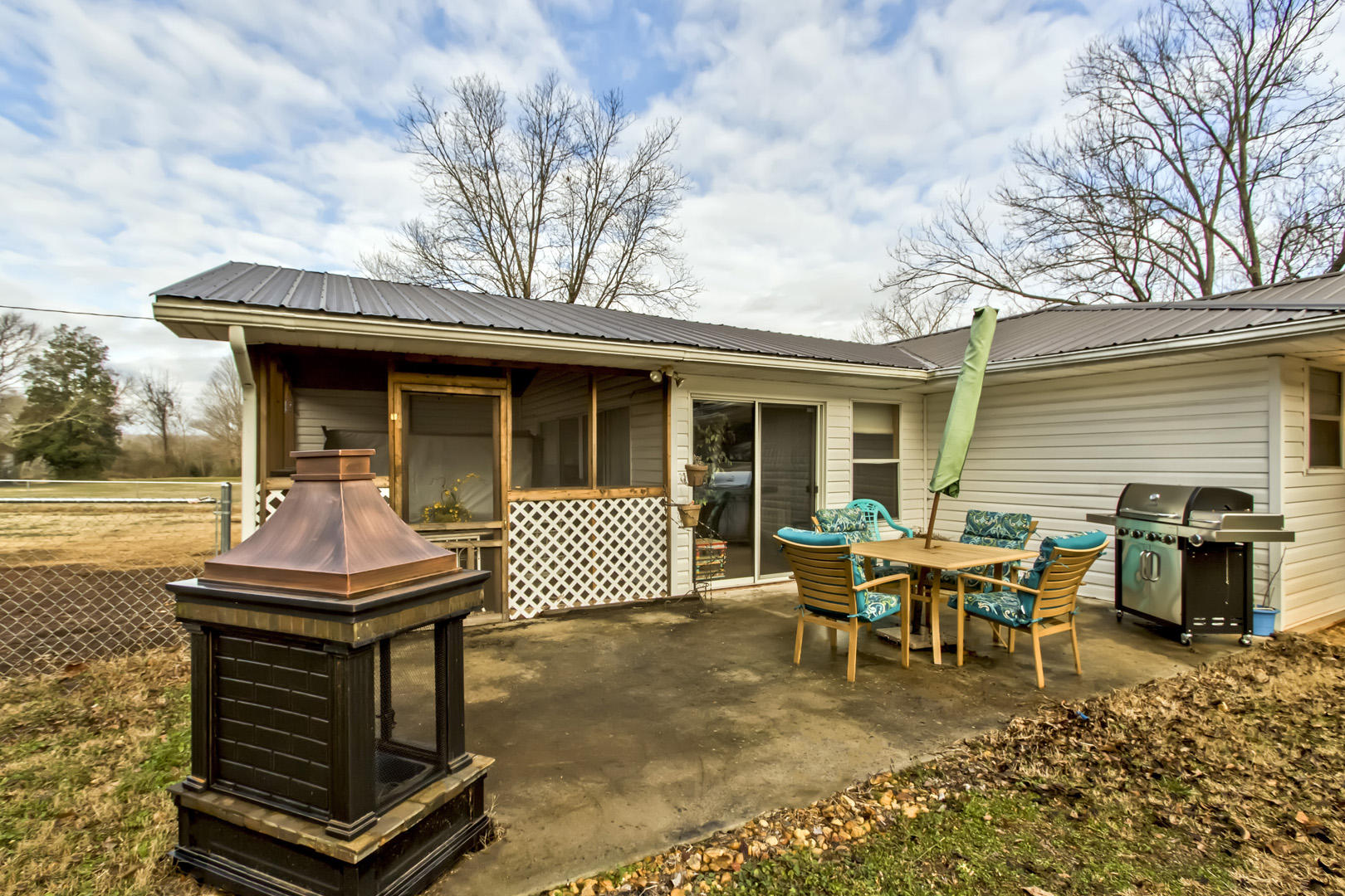 504 Meadowview Lane Decatur, TN 37322 - Photo 31 of 35 31_MeadowviewLane_504_Patio02