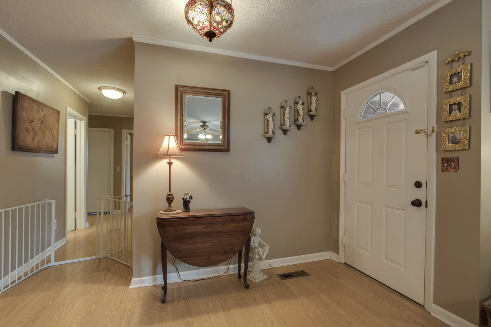 504 Meadowview Lane Decatur, TN 37322 - Photo 5 of 35 05_MeadowviewLane_504_Hall-Entry