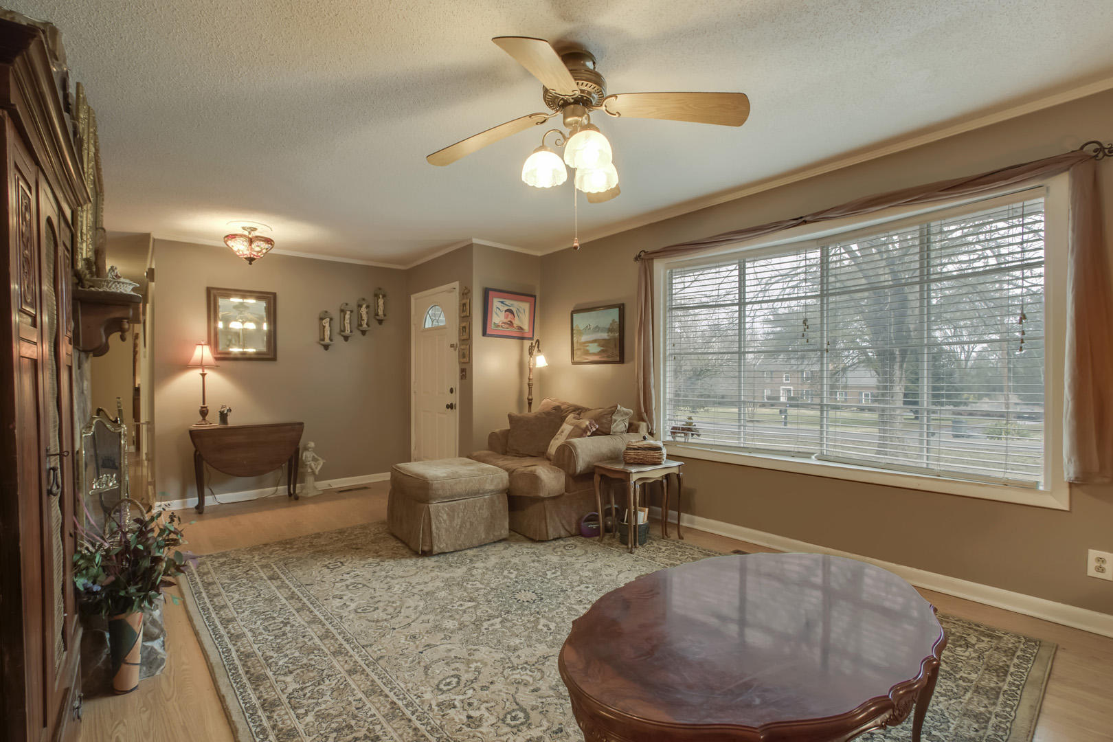 504 Meadowview Lane Decatur, TN 37322 - Photo 6 of 35 06_MeadowviewLane_504_Living03