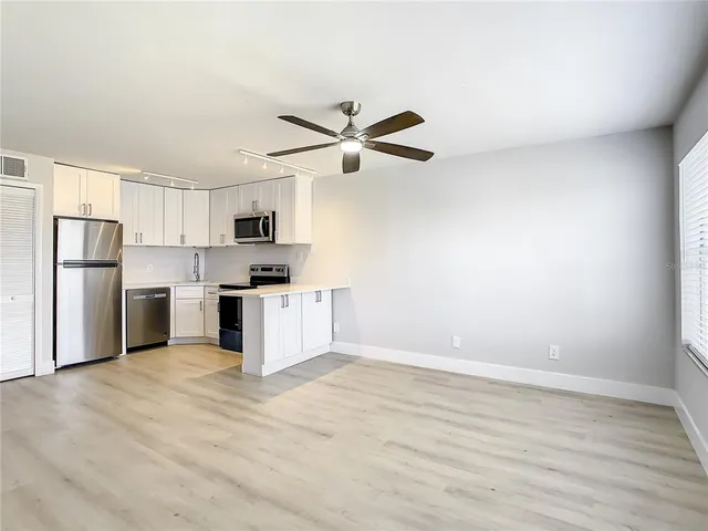 $1,300 | 4724 Walden Circle, Unit 1532, Orlando, FL 32811