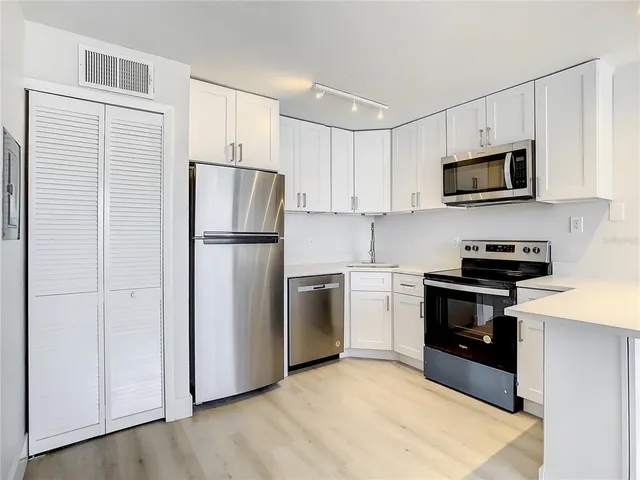 $1,300 | 4724 Walden Circle, Unit 1532, Orlando, FL 32811