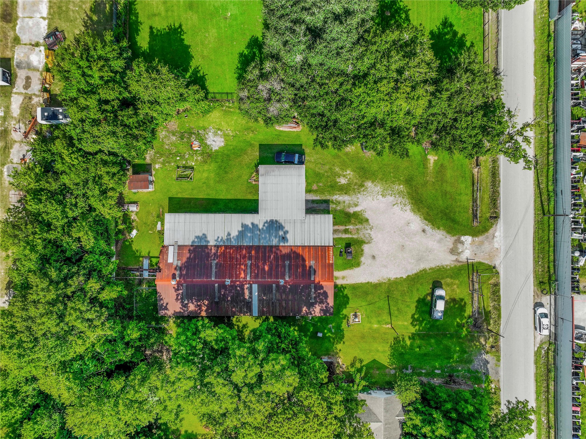 132 Hambrick Road Houston, TX 77060 - Photo 19 of 25 a view of a yard with plants
